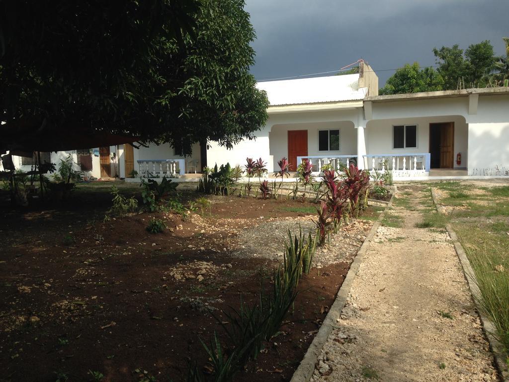 Mangoes Place Moalboal Exterior photo